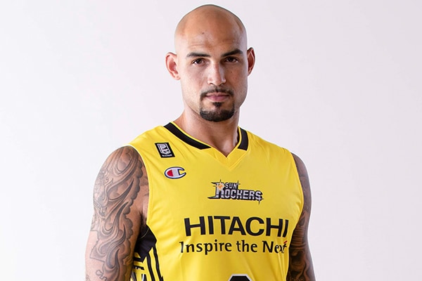 Robert Sacre (ロバート・サクレ)