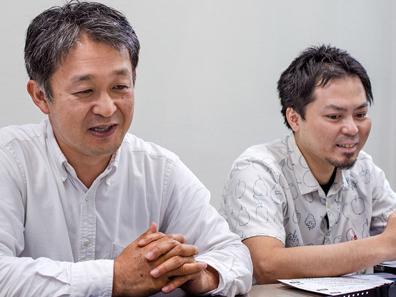 デザイン担当 橋本威一郎(右)開発本部 デザイン開発統轄部 第一デザイン部・外装設計担当 平山千(左)開発本部 機構開発統轄部 第一機構開発部